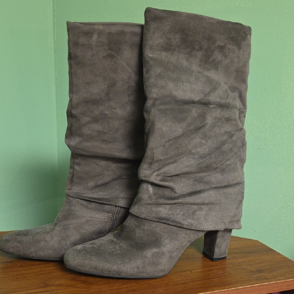 Elegant Gray Suede Women's Boots